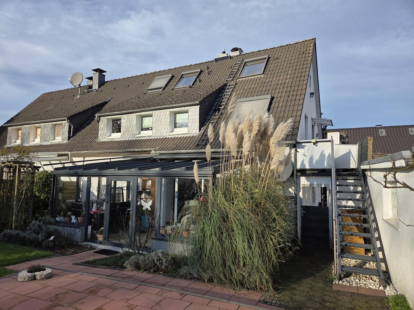 Außentreppe zum 1. OG