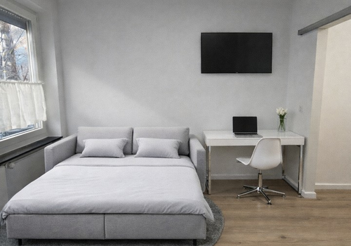 Beispielbild mit Couch