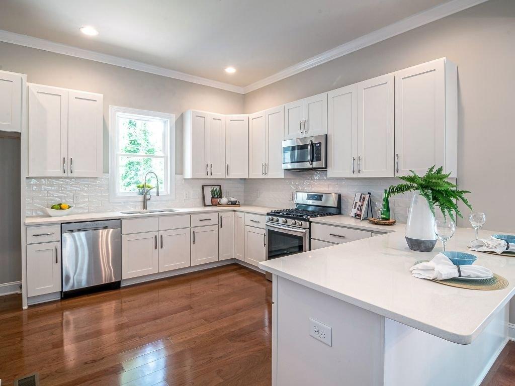 Küche mit Holzboden