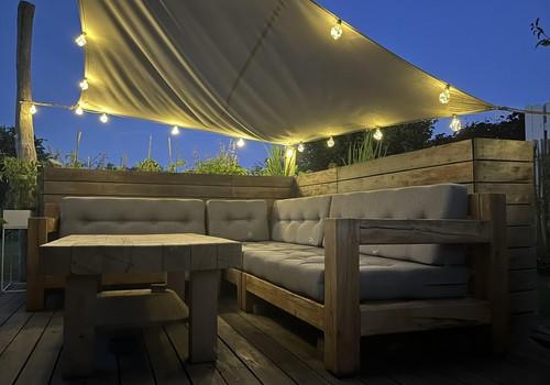 Terrasse mit Sonnensegel