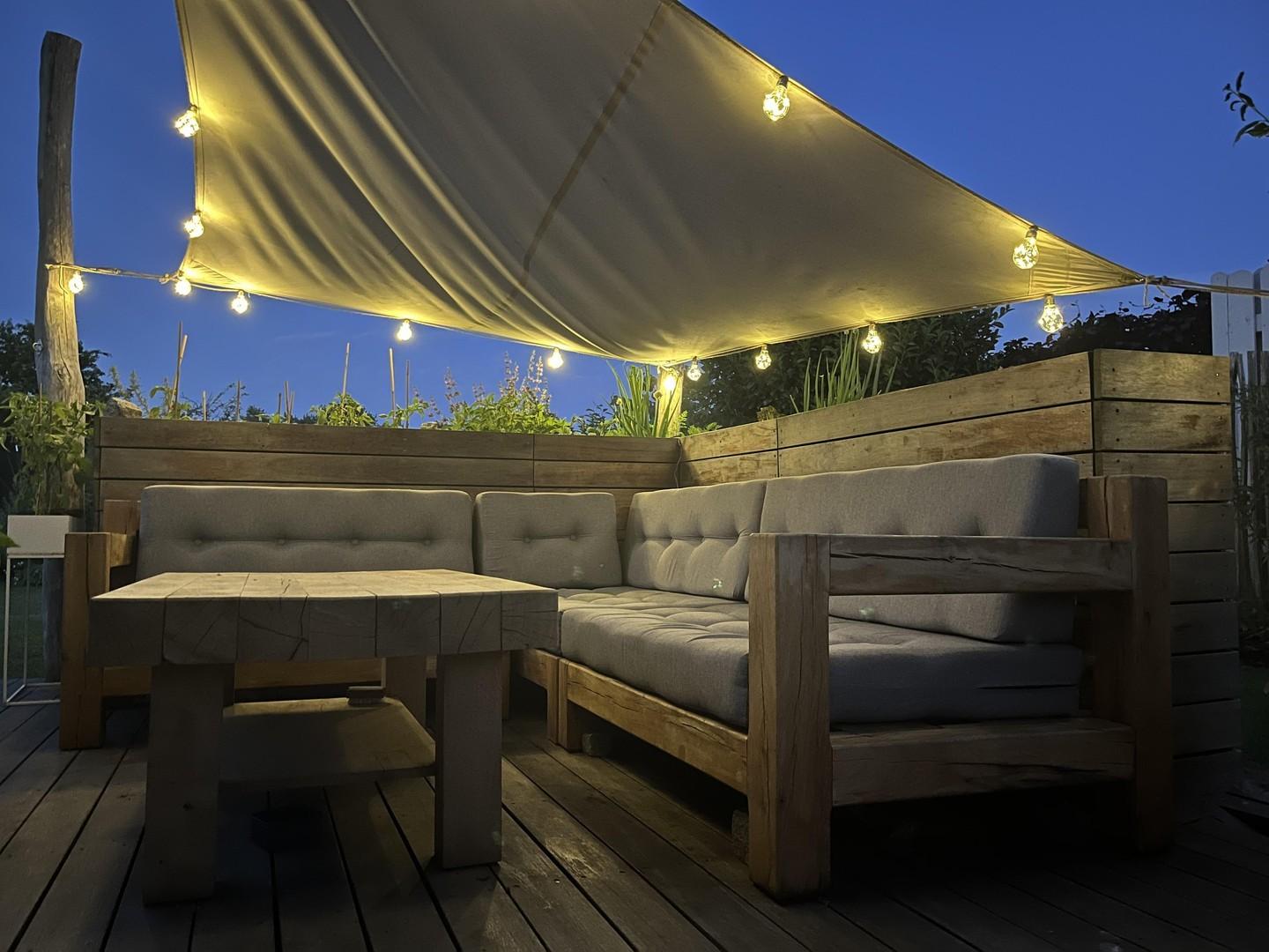 Terrasse mit Sonnensegel