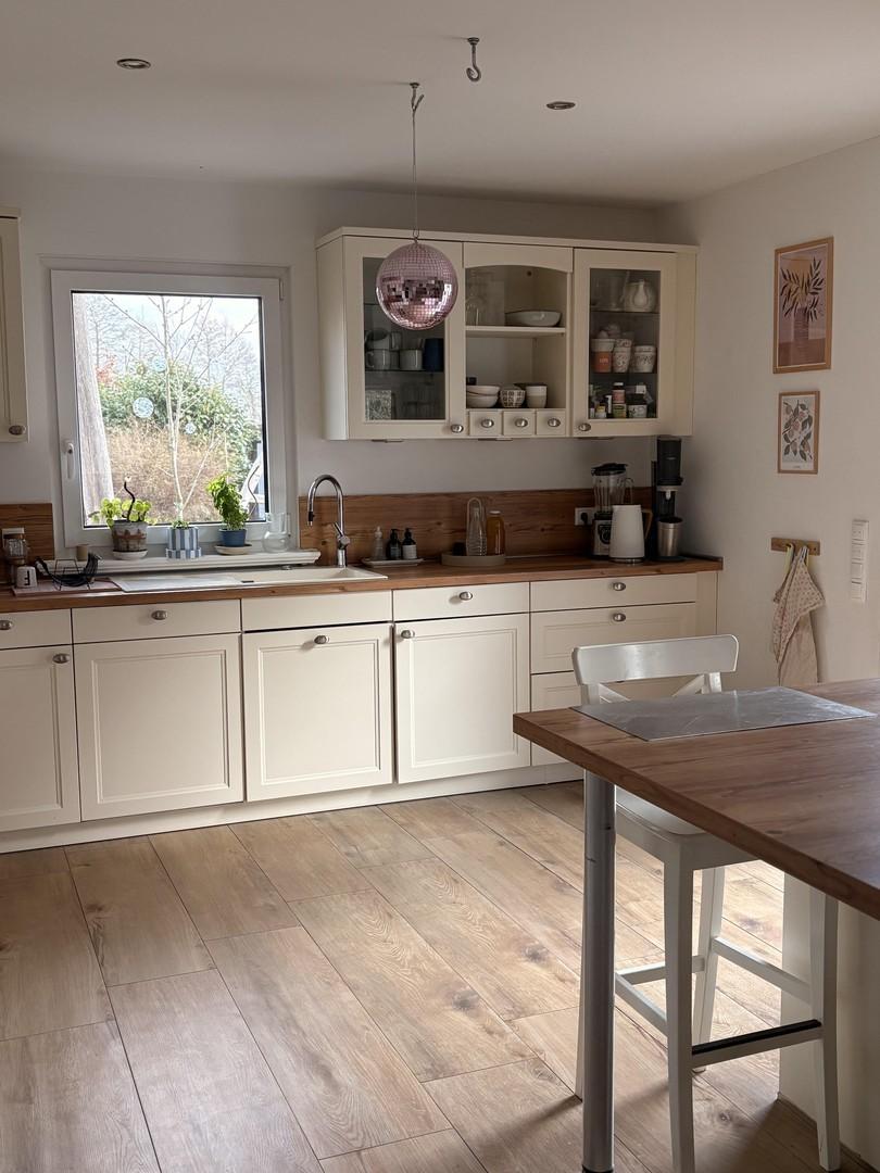 Küche mit Gartenblick