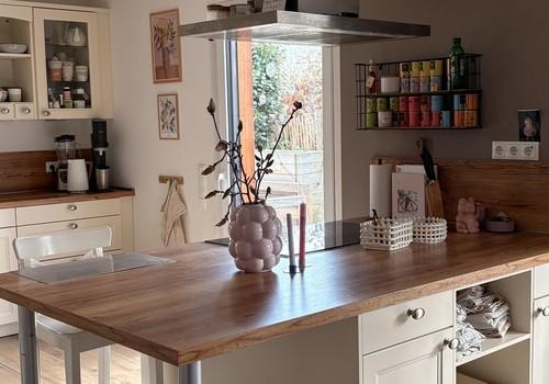 Küche mit Terrassenzugang