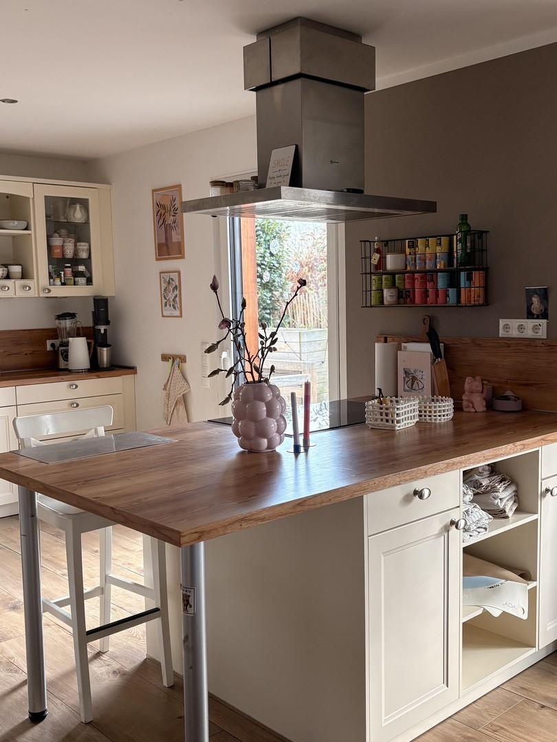 Küche mit Terrassenzugang