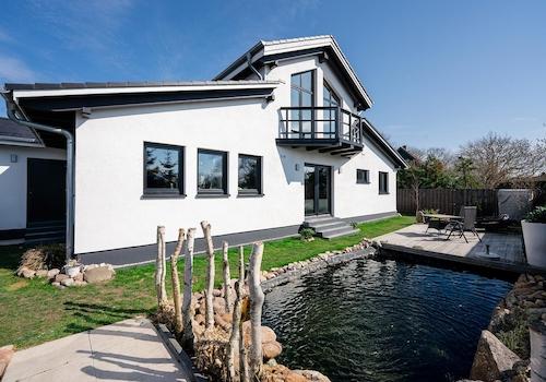 Rückansicht + Balkon