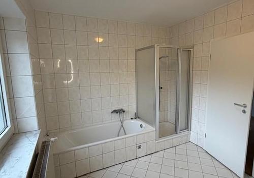 Gr. Bad rechte Seite