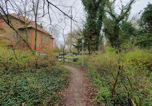 Weg von der Straße zur Villa