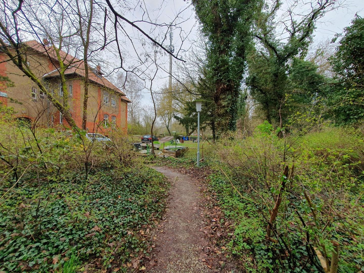 Weg von der Straße zur Villa