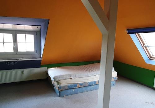 DG Zimmer mit Fenstern