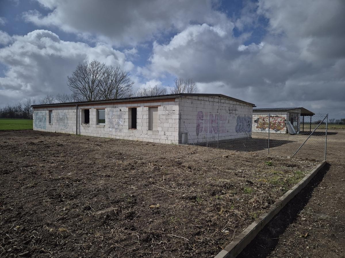 Seitenansicht Hallen