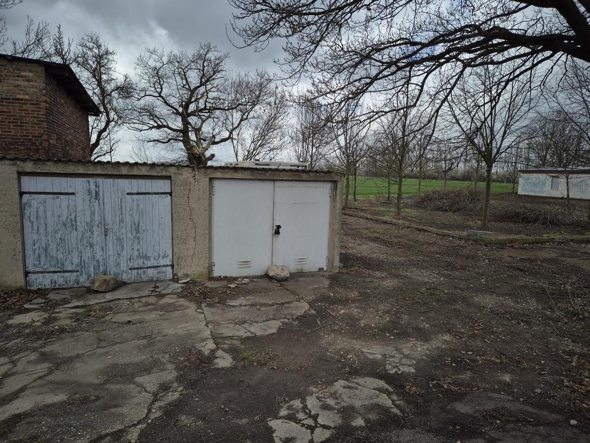 Garagen mit Zufahrt B6