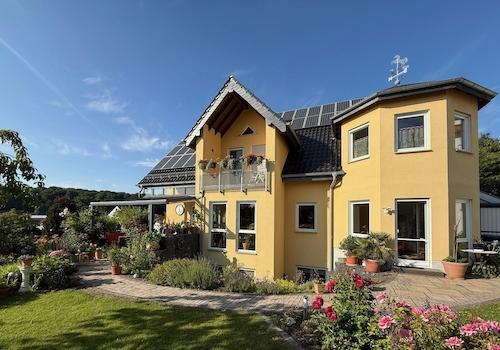 Hausansicht vom Garten