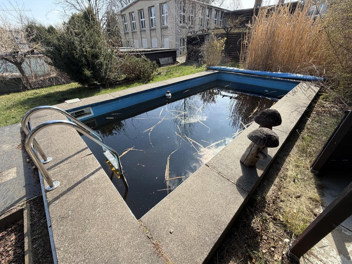 Pool im Winterschlaf