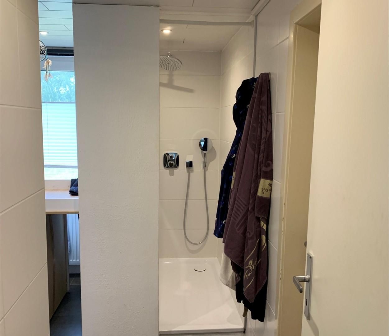 10a. Begehbare Dusche