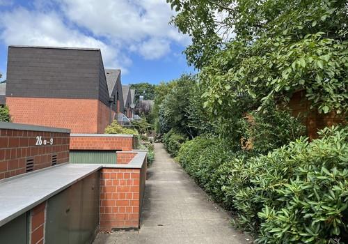 Zugang von der Strasse