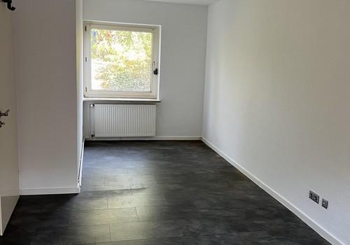 4 Schlafzimmer Blick Vorgarten