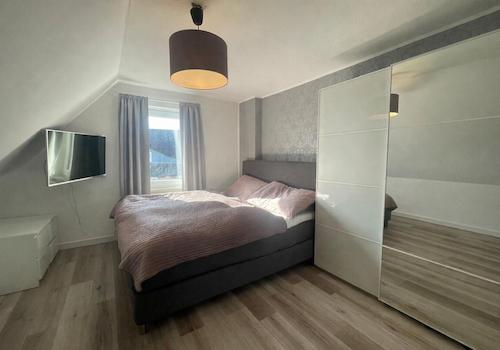 Helles Schlafzimmer im Obergeschoss