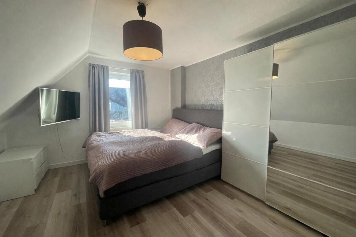 Helles Schlafzimmer im Obergeschoss
