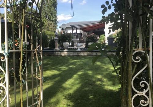 Gartenblick zum Haus 