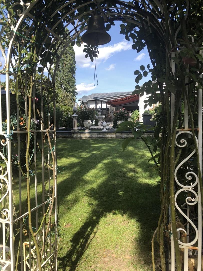 Gartenblick zum Haus 