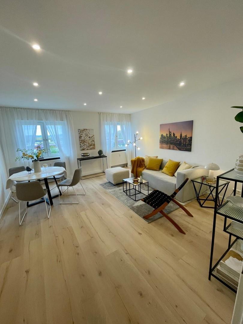 Heller Wohn- und Essbereich