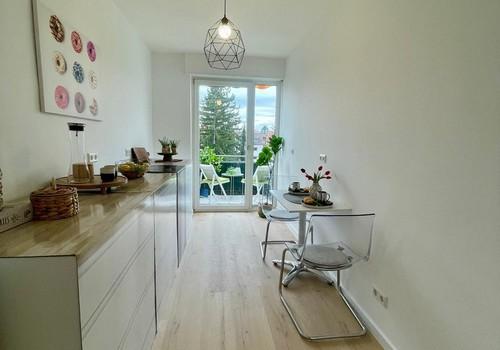 Moderne Küche mit viel Licht