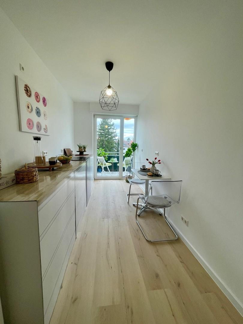 Moderne Küche mit viel Licht