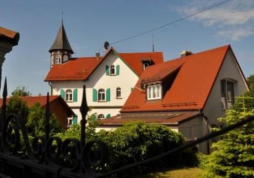 Villa mit Turm Osten
