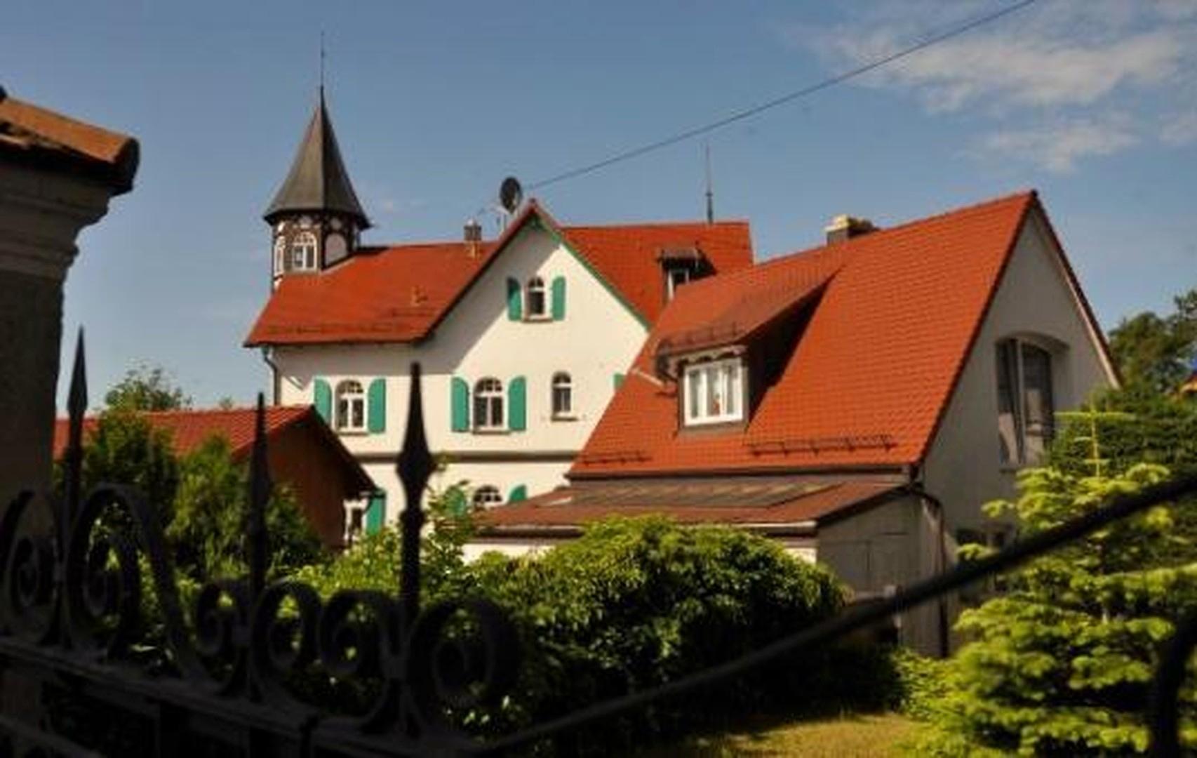 Villa mit Turm Osten