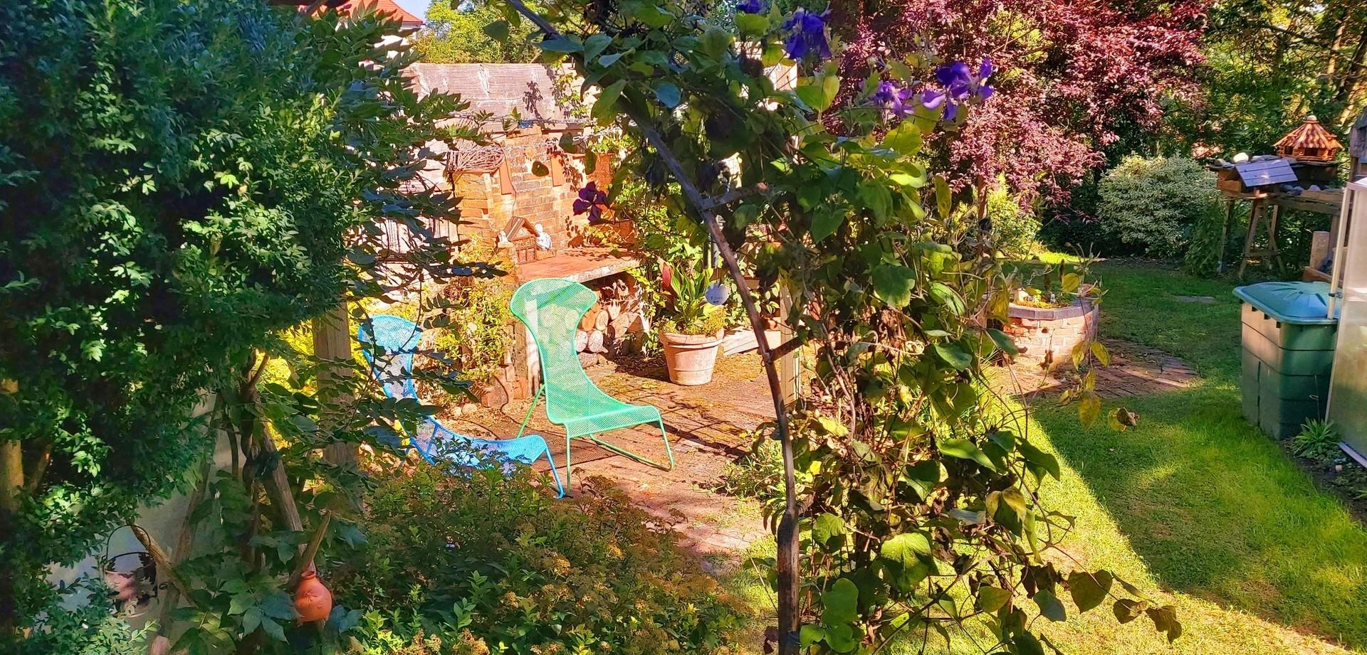 Freisitz hinten im Garten