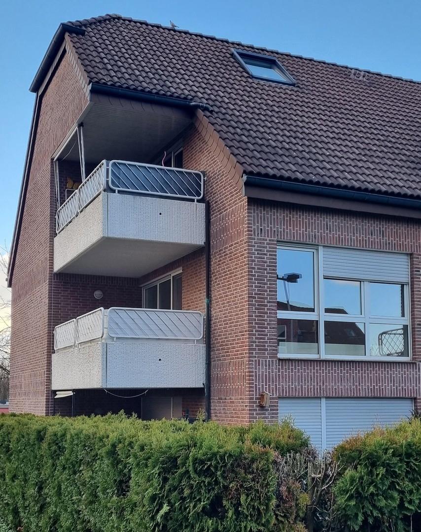 Außenansicht mit Balkon