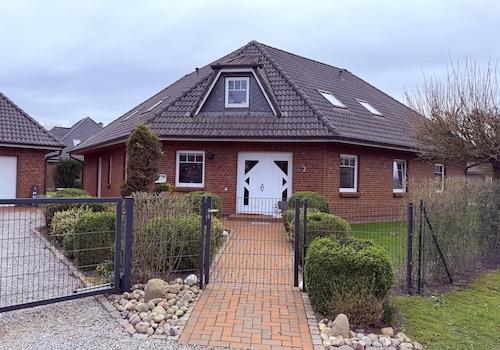 Außenansicht des Hauses mit ge