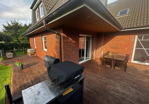 Großzügige Terrasse mit viel P