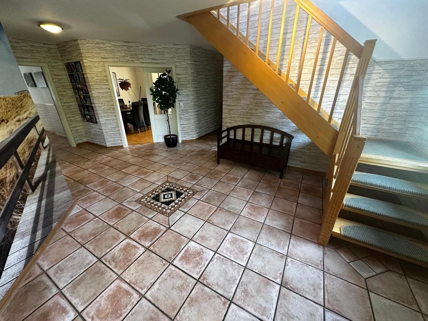 Großzügiger Eingangsbereich mi