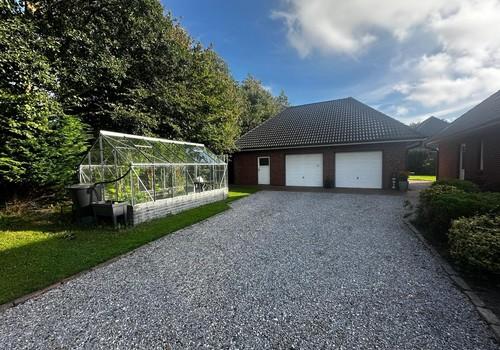 Doppelgarage mit elektrischen 