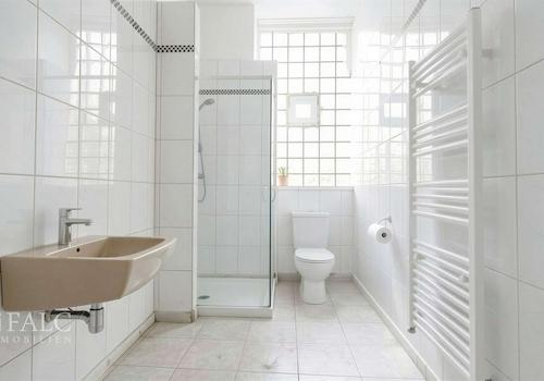 Badezimmer EG - (KI generiert)