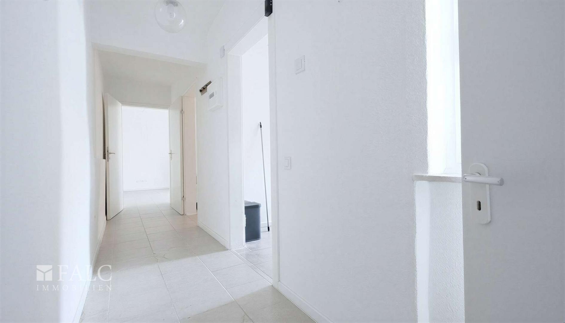 Flur 1OB - (KI generiert)