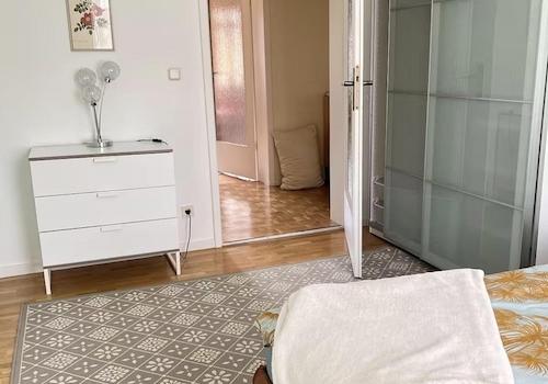 Schlafzimmer 1 mit Balkon