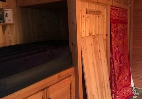 2 Schlafplätze und Stauraum