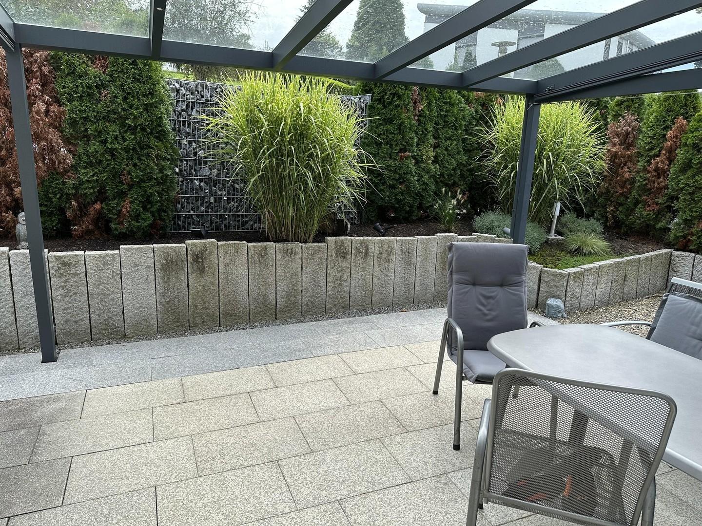 überdachte Terrasse EG