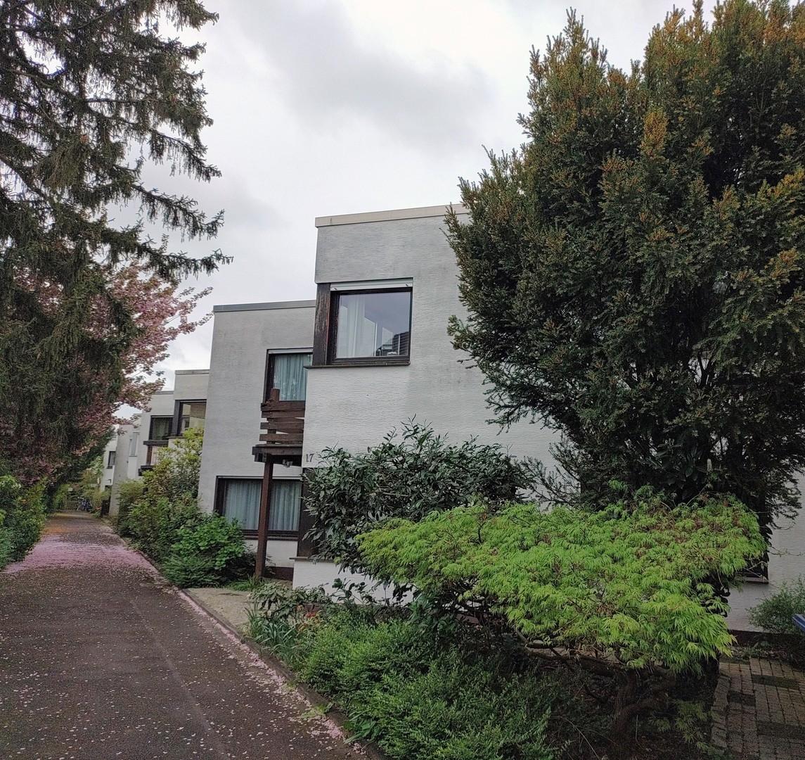 Hausansicht Frühsommer