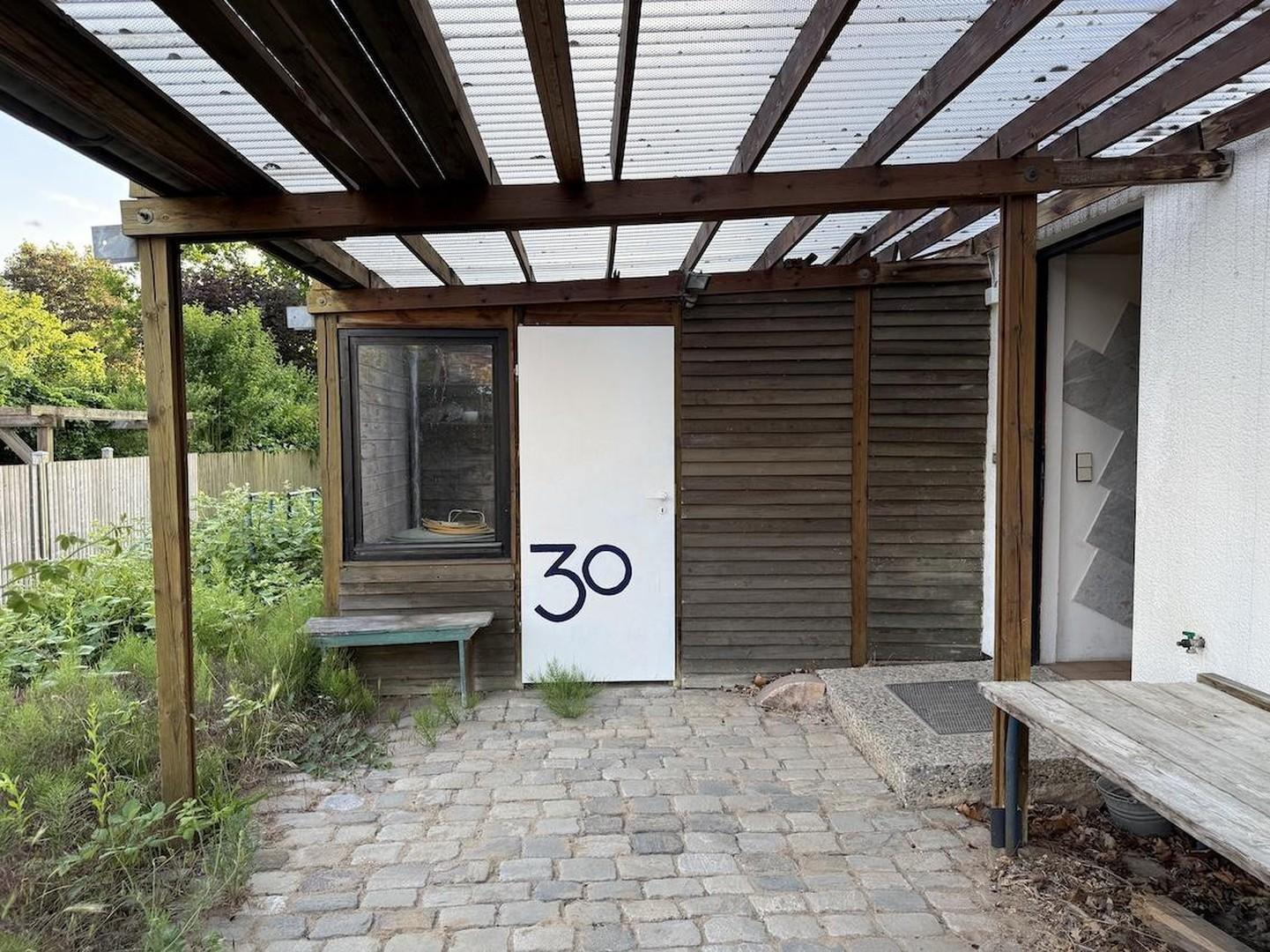 Eingang mit Carport