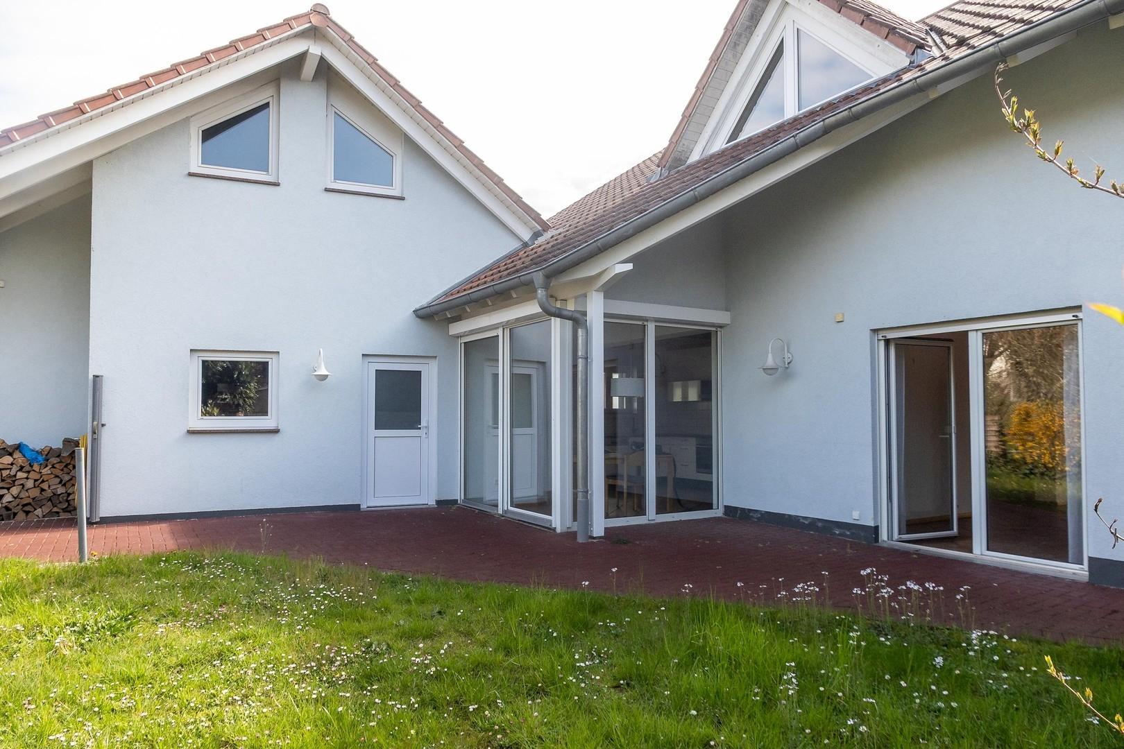 Haus rechts mit Verglasung