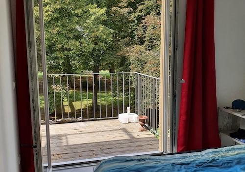 Schlafzimmer, Blick zum Park