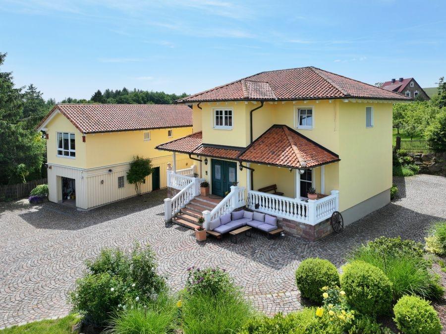 Blick vom Pavillion zum Haus