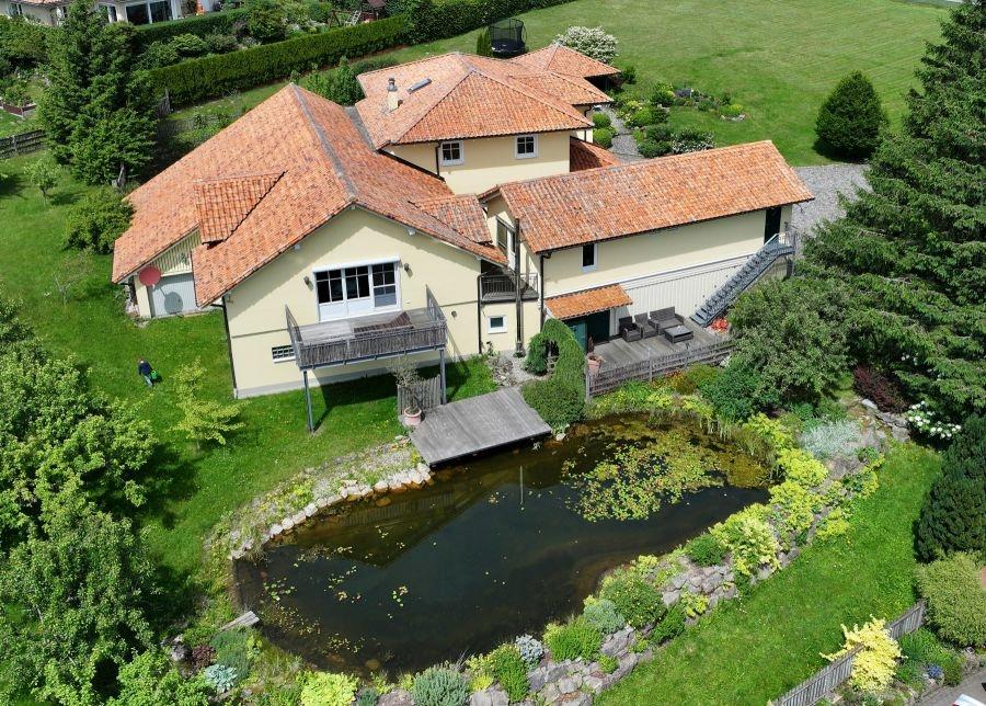 Teich - Südseite - Nebengebäude