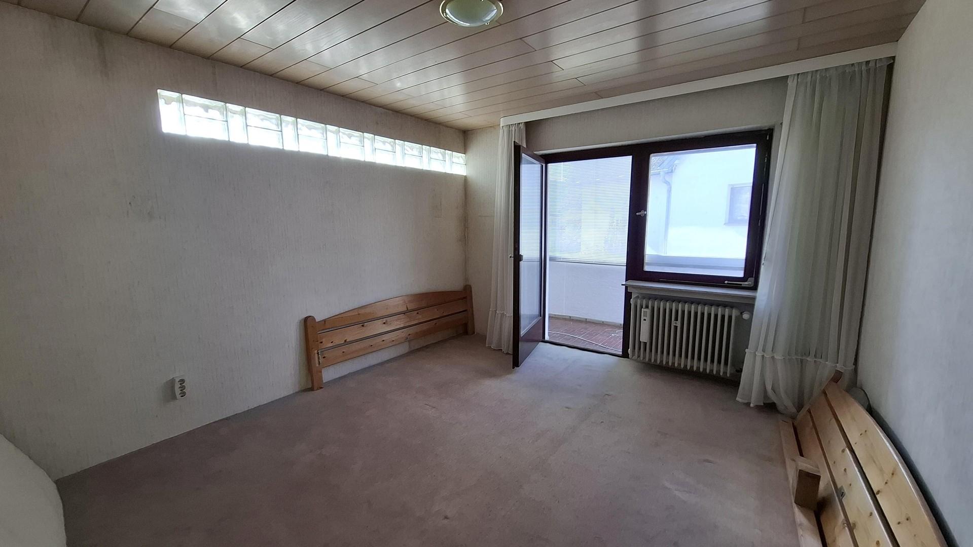 Zimmer mit Zugang Balkon OG