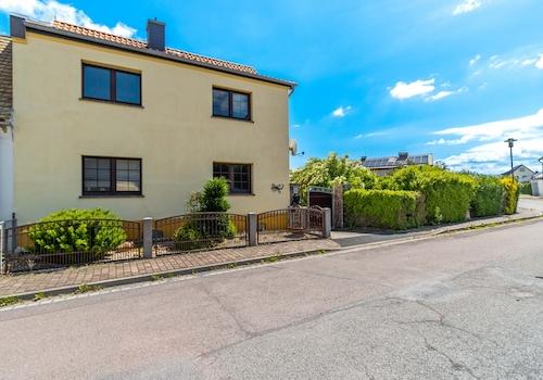 Vorderansicht Grundstück