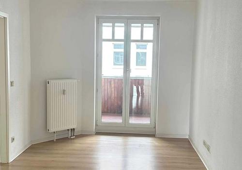 Wohnzimmer mit Zugang Balkon