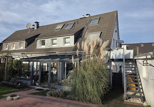 Außentreppe zum 1. OG